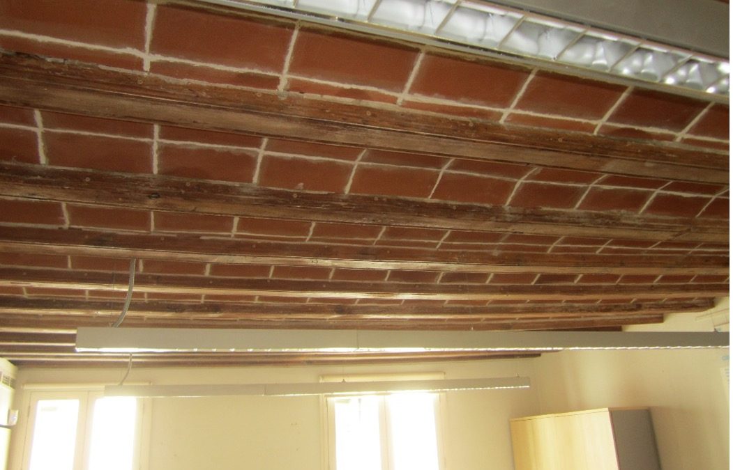 Reforç de sostres amb biguetes de fusta