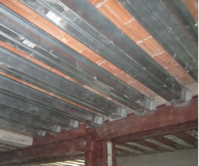 Forjats en mal estat per aluminosi en pàrquings